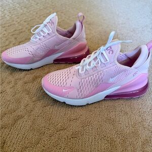 Nike Air Max 270 Big Kids. Size 6.5 kids or womens size 8.